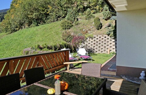 Zellberg House | Holiday Home 'Zillertalblick' with Mountain View, Private Terrace and Wi-Fi