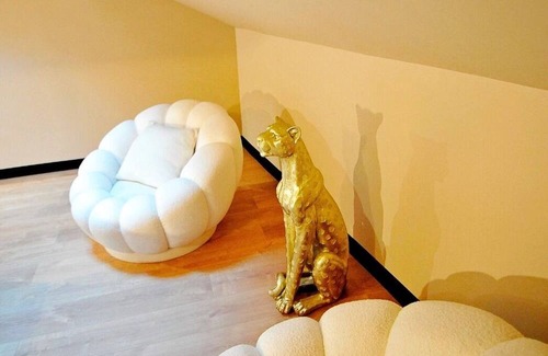 Bourgoin-Jallieu Apartment | Évasion Safari luxe, Private XXL Spa, Cinema screen, Waterfall, Sleeps 4