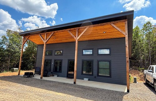 Clarksville Cabin | King Cullen Cabin - Brand New In Charming Clarksville, Arkansas