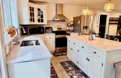 Lochmere House | Lake Winnisquam Waterfront-Renovated 2 BR Cozy Lake house