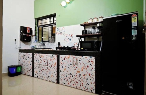Benaulim Bed & Breakfast | Styled midcentury apartment with huge terrace. 5 minute walk to the beach!