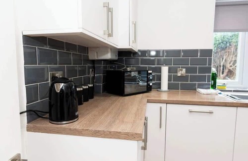 Tamworth House | 2 Bed Town Centre House with Parking in Tamworth