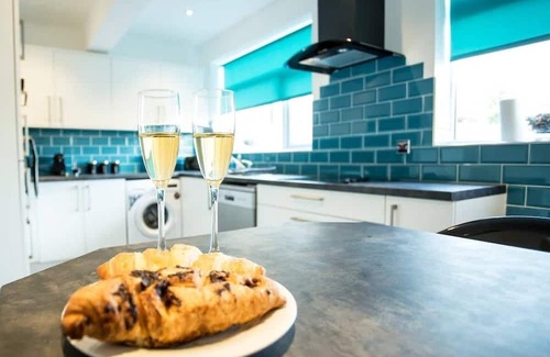 Tamworth House | 3 Bed Town Centre House with Parking in Tamworth