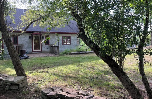 Shushan House | Newly constructed 2 bedroom stone ended Irish cottage in Shushan New York