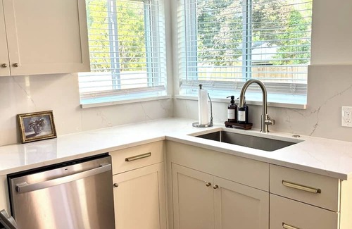 Birmingham House | Newly Renovated 2bd+2bth Townhome-Walkable to Beautiful Downtown Birmingham!