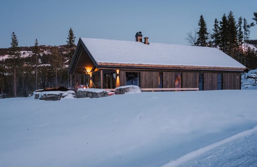 Nes Cabin | Velkommen til Kveldsro – en familievennlig hytte i hjertet av Nesfjellet.