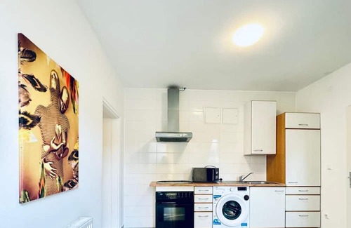 Liesing Apartment | Budget-friendly Room for 3P | Easy City Access