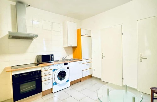Liesing Apartment | Budget-friendly Room for 3P | Easy City Access