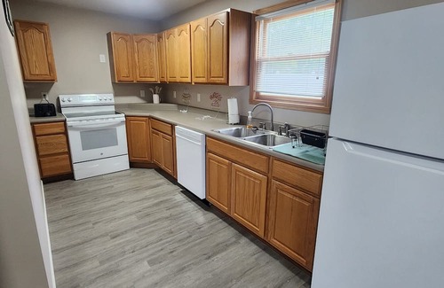 Mattoon House | Bring The Whole Crew, We've Got Room!