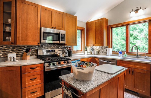 Edinboro House | Wooded Retreat on 5 Acres: 6 Mi to Edinboro Lake!