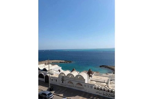 Sakkala Apartment | Sunny Hurghada Beachfront Home with Pool