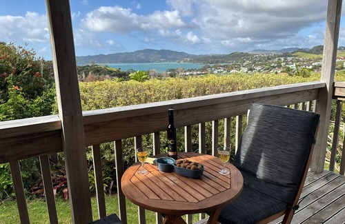 Cable Bay House | Breathtaking Bay Views | Walk to Coopers Beach
