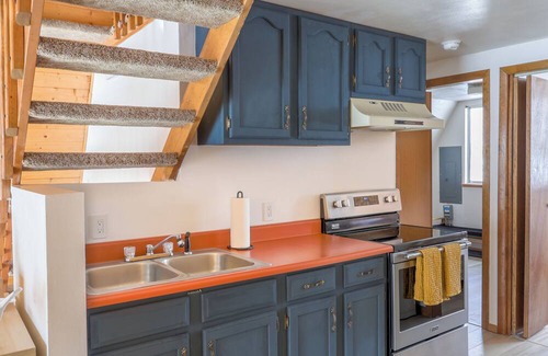 Kremmling Cabin | Peaceful A-Frame Cabin - Great Views with Hot Tub