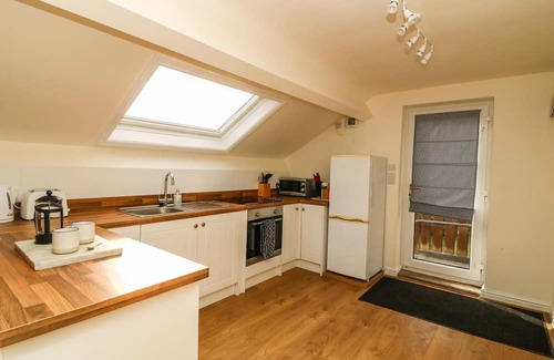 West Heslerton House | EAST COTTAGE, pet friendly, with a garden in Rillington