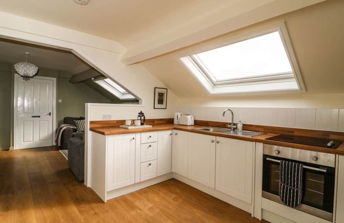 West Heslerton House | EAST COTTAGE, pet friendly, with a garden in Rillington
