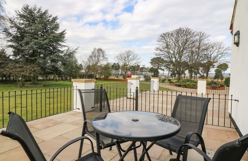 West Heslerton House | EAST COTTAGE, pet friendly, with a garden in Rillington