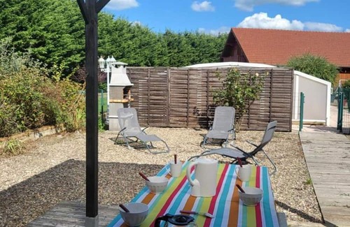 Le Theil Cottage | Cottage De Fontariol with Covered Pool in Auvergne