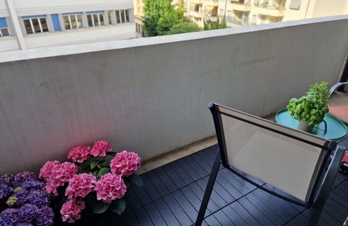 Le Prieure Apartment | Lakeside - Stylish Studio