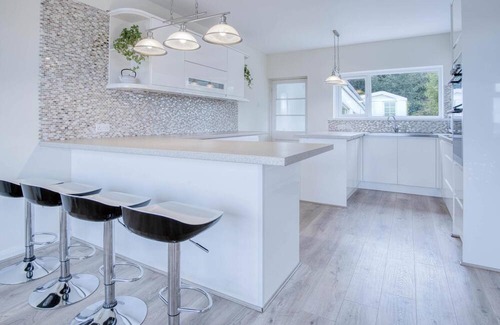 Pembroke Dock House | Longview - 4 Bedroom Holiday Home - Pembroke Dock