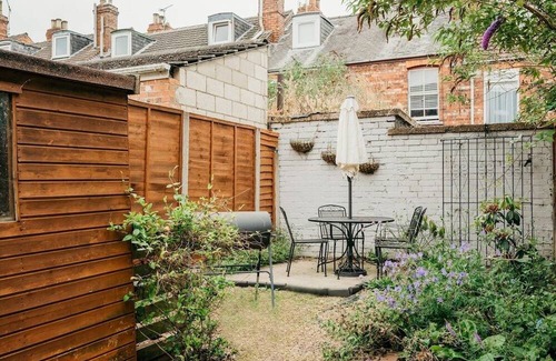 Lincoln House | Gorgeous Home in Heart of Historic Lincoln