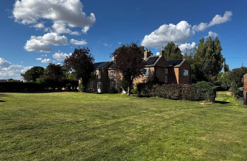 Tilney Fen End House | Spacious 6-Bed Countryside Home Surrounded by Nature