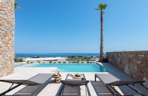 Gennadi Villa | Luxury modern 6-person villa with infinity pool and spectacular sea views