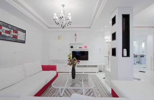 Les Berges du Lac Apartment | L'onde du Lac - chic apartment with private suite
