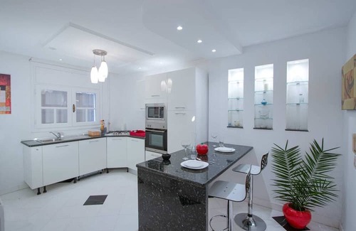 Les Berges du Lac Apartment | L'onde du Lac - chic apartment with private suite