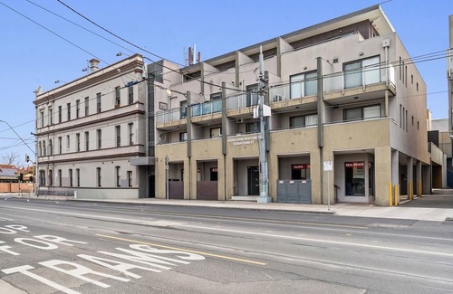 Brunswick West Apartment | Studio Brunswick Rd | Free Parking | 10 min to CBD