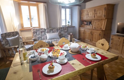 Sent Apartment | Chasa Bügliet: Holiday flat in the village center of Sent