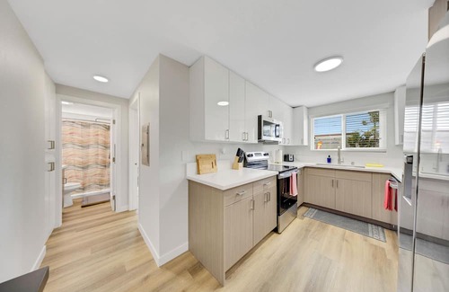 South Redondo Apartment | Oneluxstay 3BR near Redondo Beach