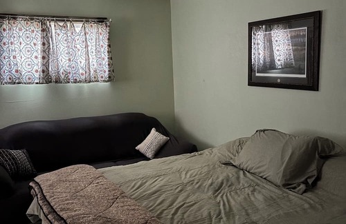 Worland Cabin | Dog friendly with fenced in back yard Peaceful cabin with AC in charming Worland