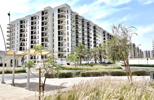 Abu Dhabi Apartment | Elegant2BR Yas Island Luxe Stay near Ferrari World