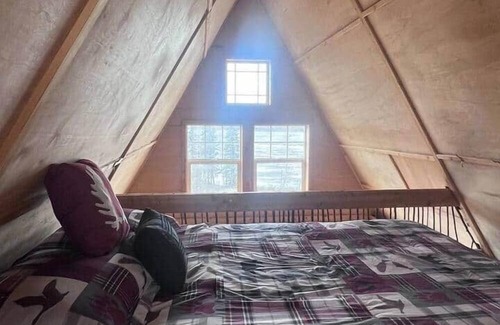 Houston Other | Bass Farm: Lake View LOFT Cabin off grid/ Solar