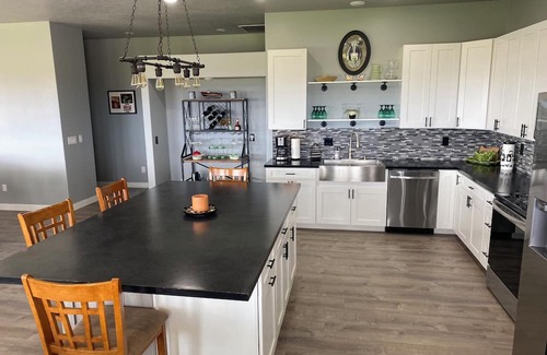 Whitetail House | Lakeview house with 50 amp RV hookup.minutes from Martin Bay @ Lake McConaughy!