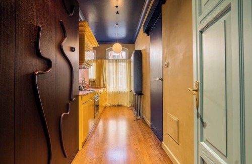 Jezyce Apartment | Most Teatralny Artistic Apartment