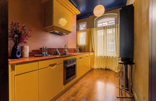 Jezyce Apartment | Most Teatralny Artistic Apartment