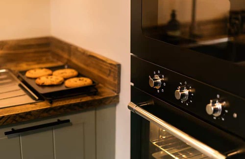Chesterfield Cottage | Oak Cottage – Entire guest house in North East Derbyshire, United Kingdom