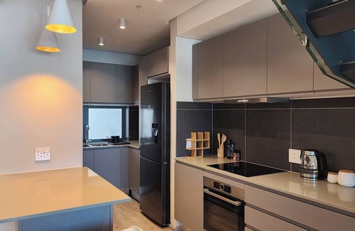 Bo'Kaap Apartment | Stylish Duplex with Mountain and City Views
