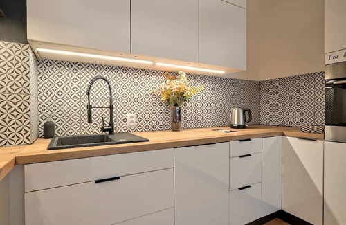 Piecki-Migowo Apartment | Migowo Apt w/Parking, Balcony - by Rentujemy
