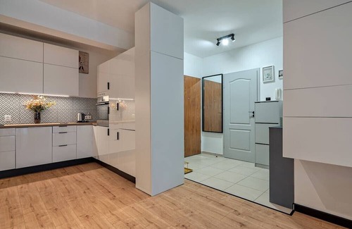 Piecki-Migowo Apartment | Migowo Apt w/Parking, Balcony - by Rentujemy