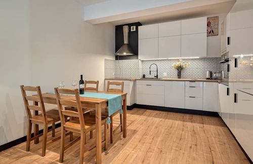 Piecki-Migowo Apartment | Migowo Apt w/Parking, Balcony - by Rentujemy