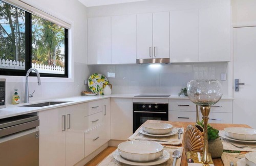 Macgregor House | The Terrarena Family Stay near Shopping and Eateries
