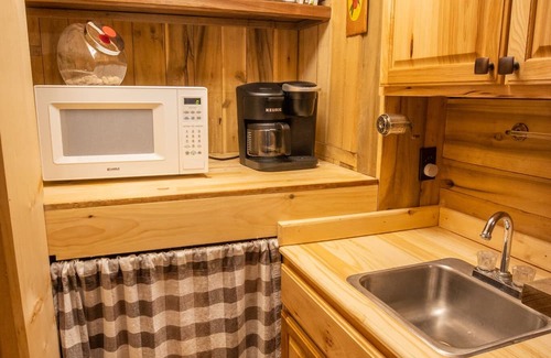 Ansted Cabin | Rich Creek Wilderness Cabin Retreat · Off-Grid Family Haven