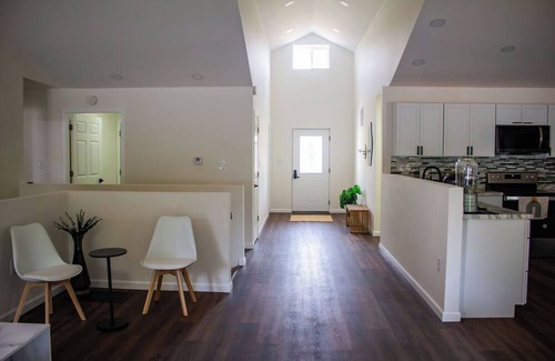 Airport Township House | Cardinal Nest – Cozy Home Near Airport & St. Charles, Gateway Arch & Zoo