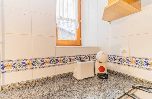 Linsoles Apartment | Charming Pyrenean Flat with Terrace, Views & Pool