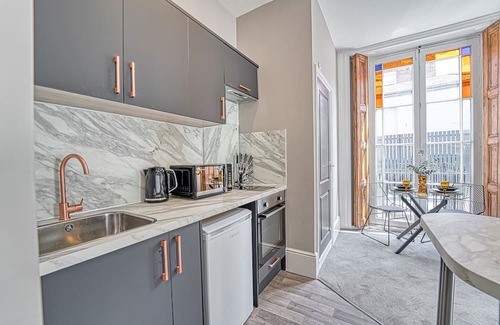 Worcester Apartment | WhiskAwayHomes Shaw Street Apartment 3