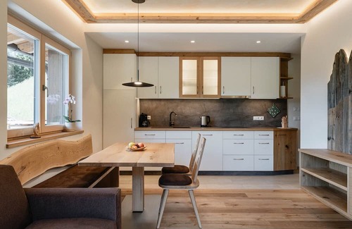 Funes Apartment | Apartment 'Weissbrunn Dominik' with Mountain View, Shared Terrace and Wi-Fi