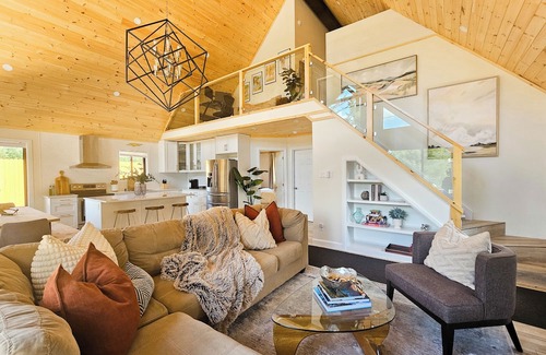 Mansfield-et-Pontefract Cottage | La Biche de Coulonge – Luxury 4-Season Waterfront Cottage