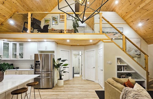 Mansfield-et-Pontefract Cottage | La Biche de Coulonge – Luxury 4-Season Waterfront Cottage